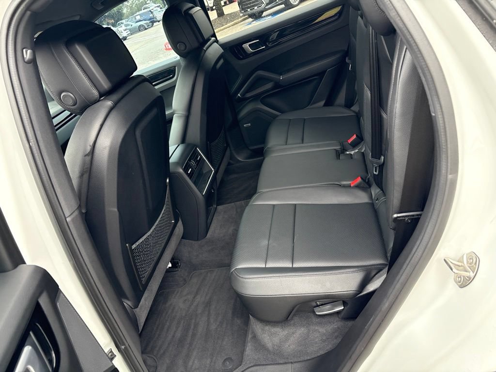 Used 2021 Porsche Cayenne AWD/4WD image 18