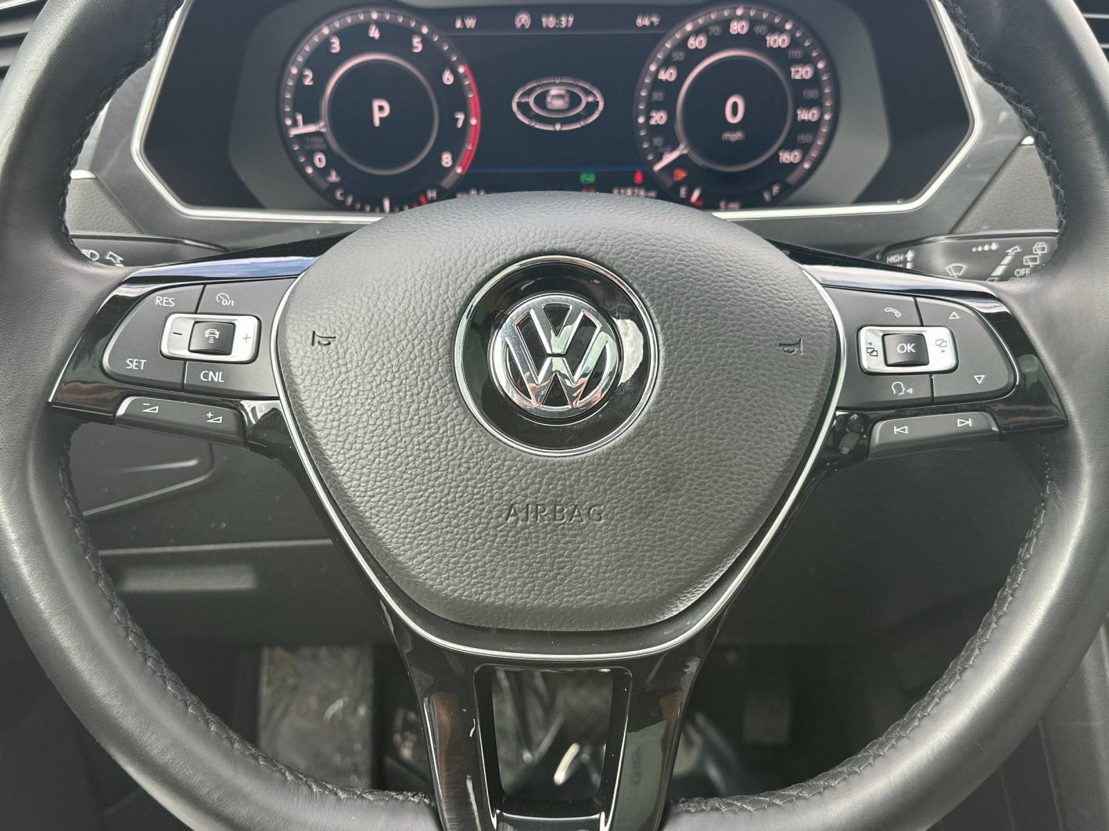 Used 2018 Volkswagen Tiguan SEL Premium AWD/4WD image 24