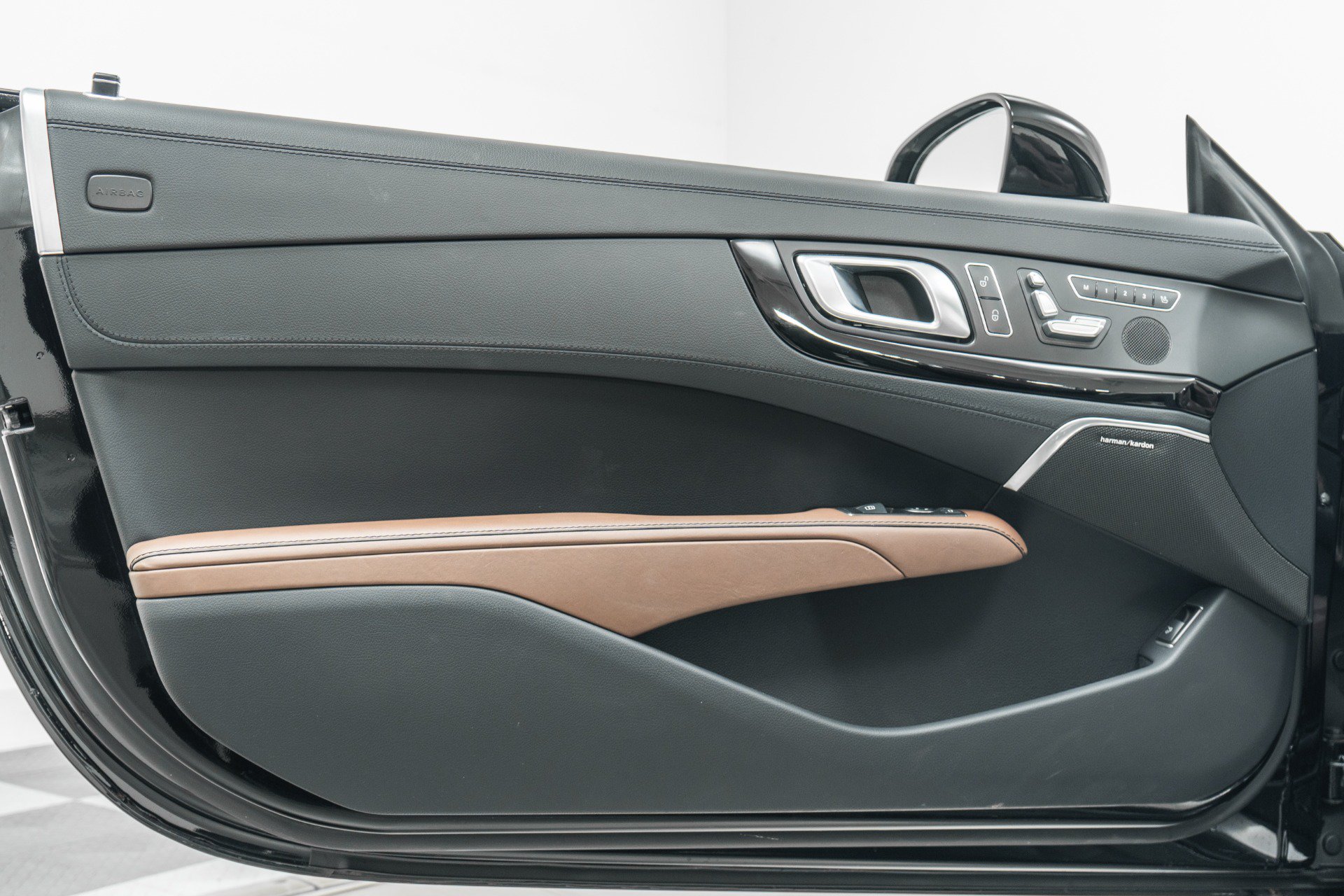 Used 2016 Mercedes-Benz SL 550 image 40