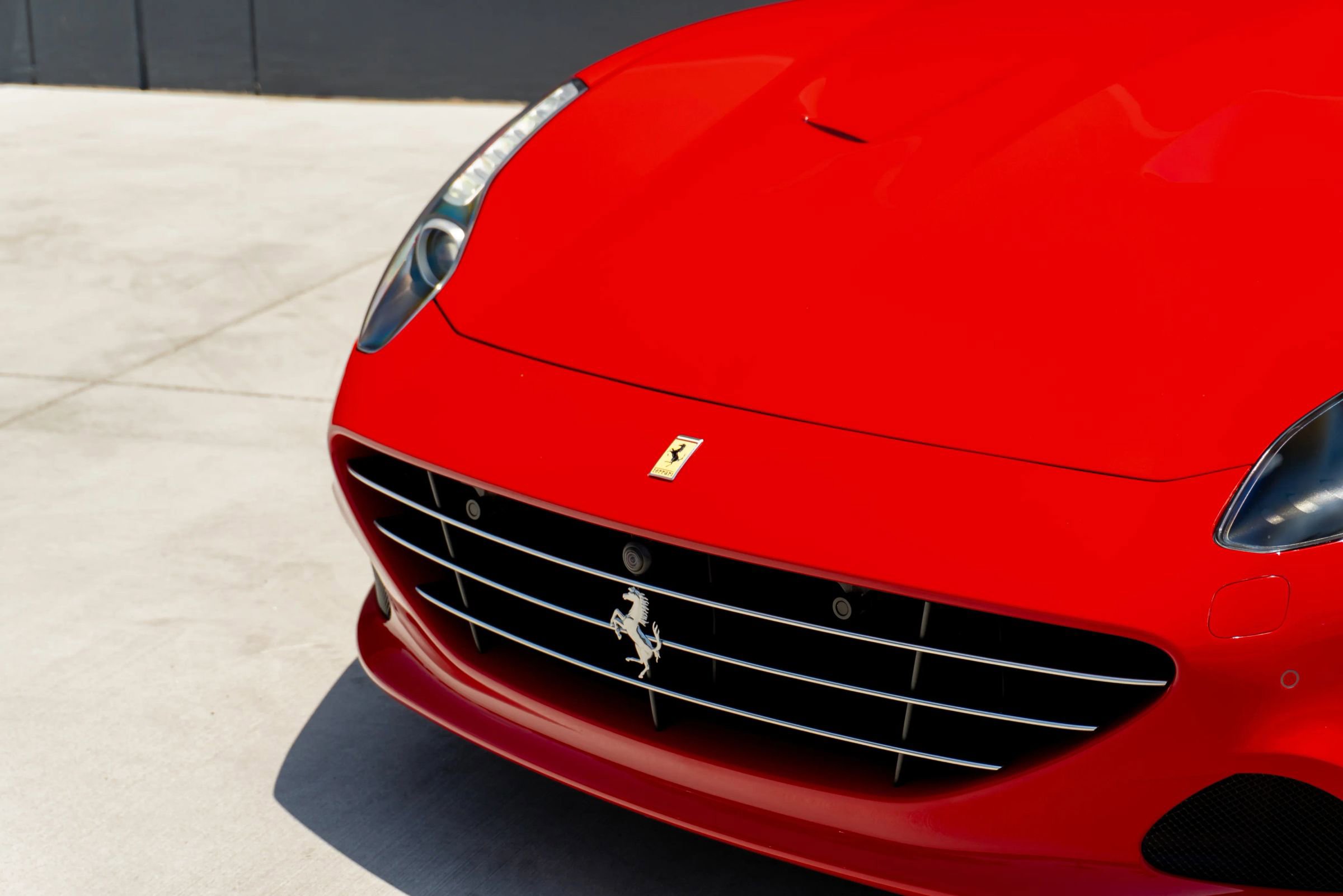 Used 2016 Ferrari California T RWD image 18