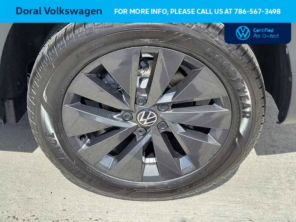 Used 2024 Volkswagen Taos S FWD image 17
