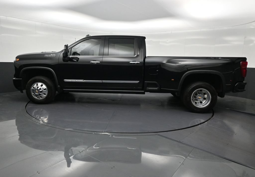 Used 2026 Chevrolet Silverado 3500 High Country w/ High Country Premium Package AWD/4WD image 2