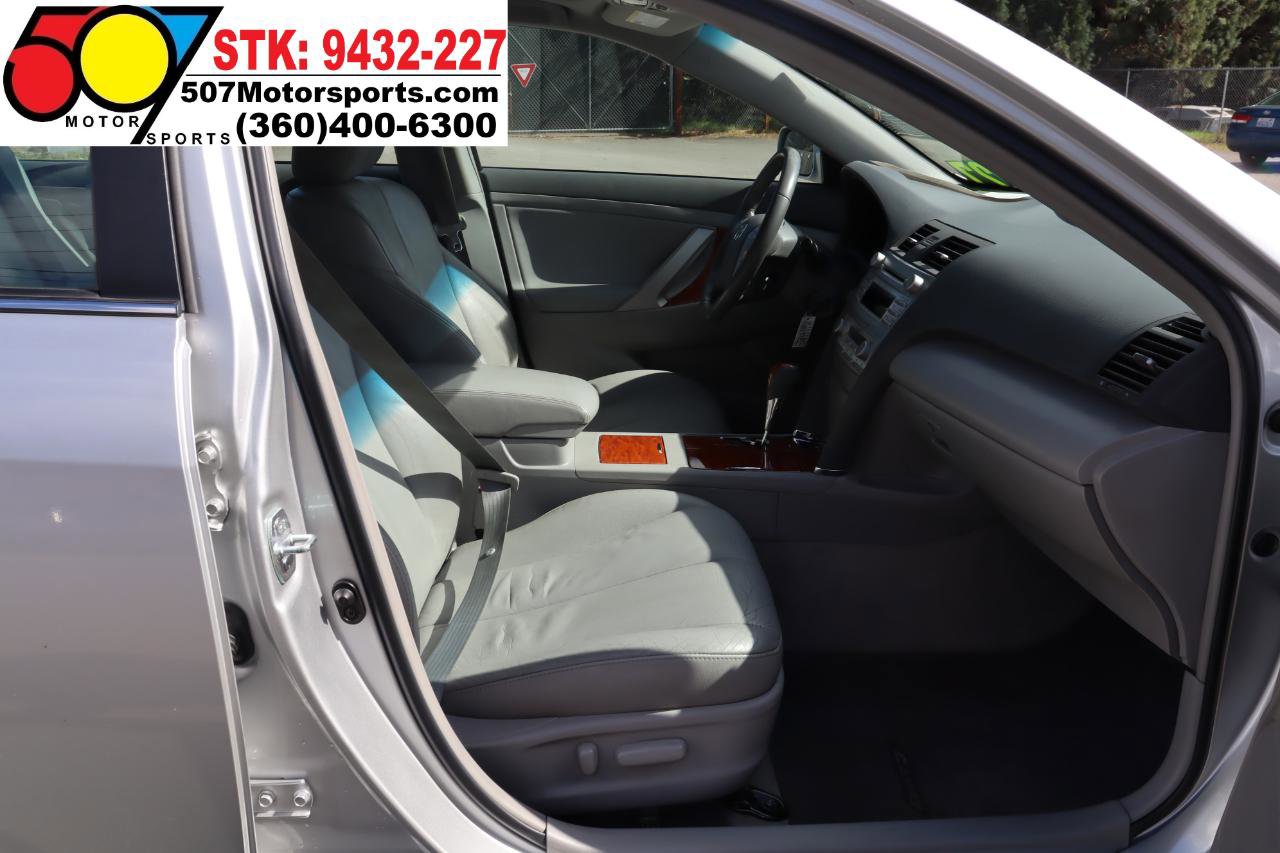 Used 2010 Toyota Camry SE FWD image 20