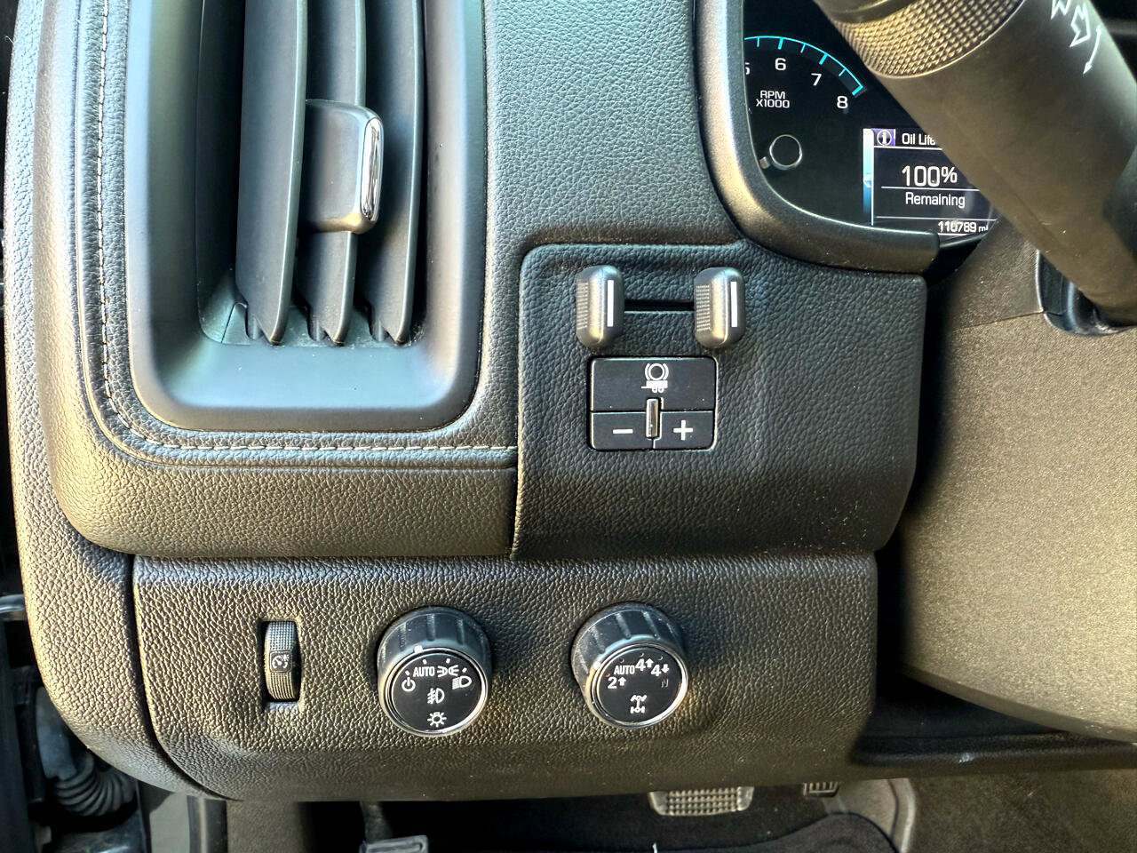 Used 2018 GMC Canyon SLE w/ SLE Convenience Package image 9