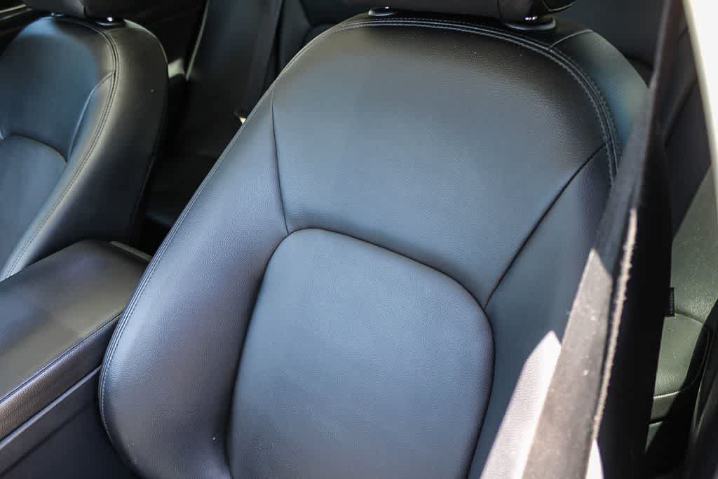 Used 2018 Jaguar XE Premium AWD/4WD image 12