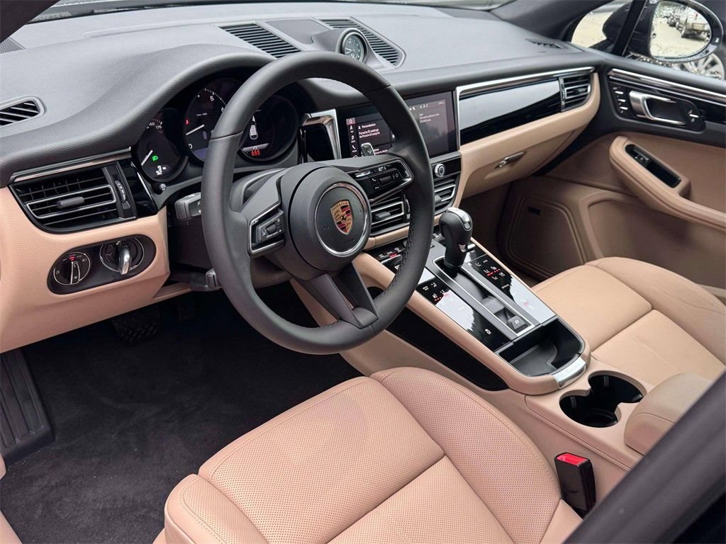 New 2026 Porsche Macan AWD/4WD image 4