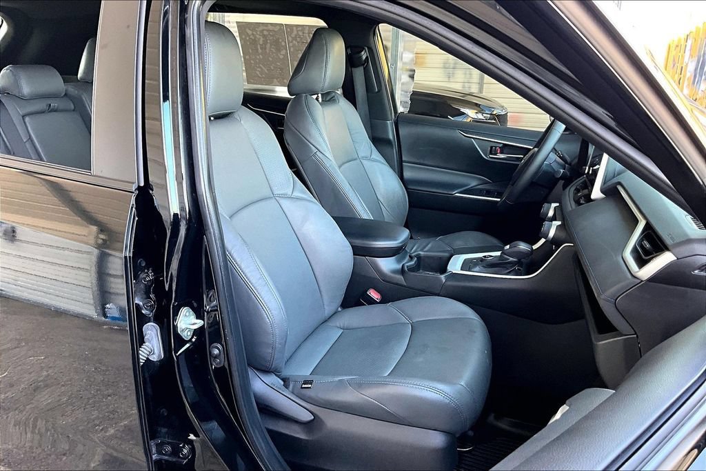 Used 2024 Toyota RAV4 SE w/ Convenience Package AWD/4WD image 9