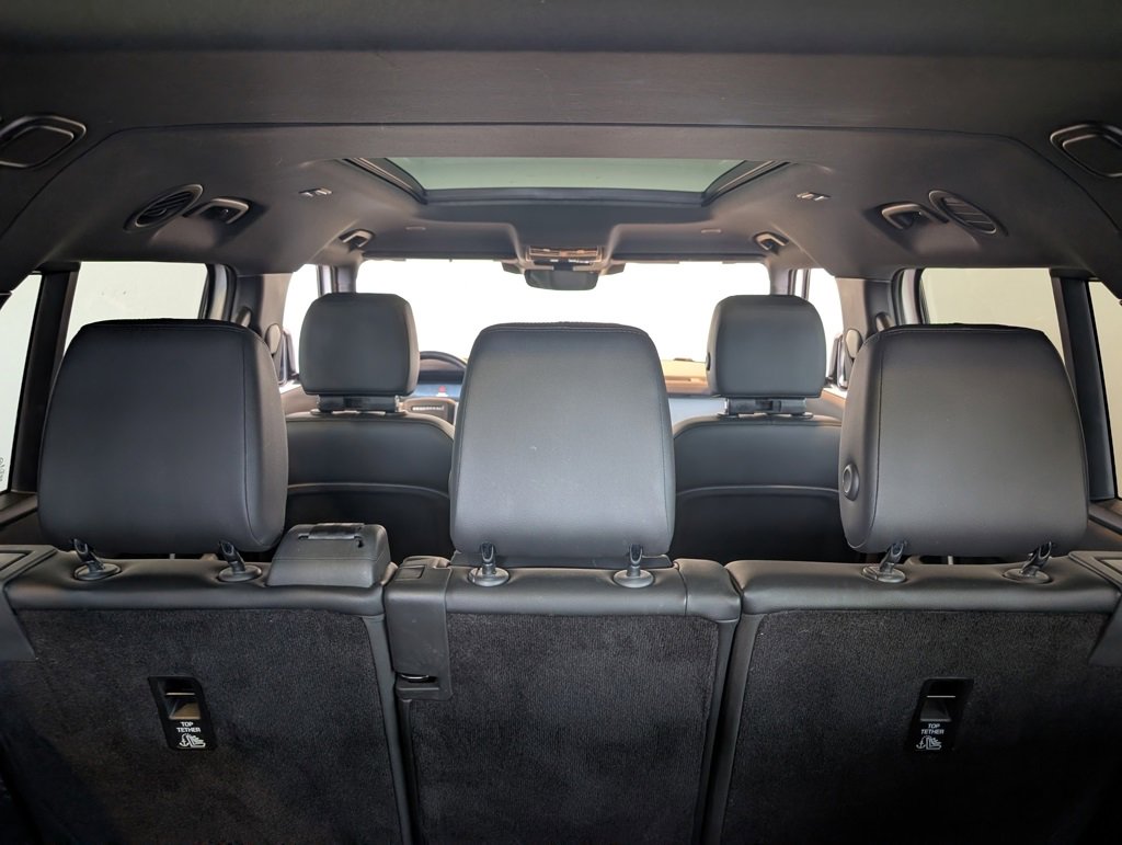 Used 2023 Land Rover Defender 130 X-Dynamic SE image 30