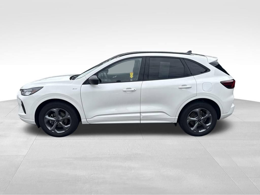 Used 2023 Ford Escape ST-Line w/ Tech Pack #1 AWD/4WD image 2