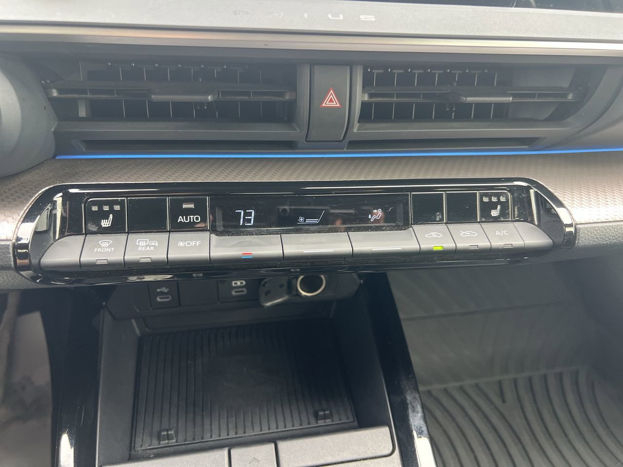 Used 2024 Toyota Prius XLE FWD image 29