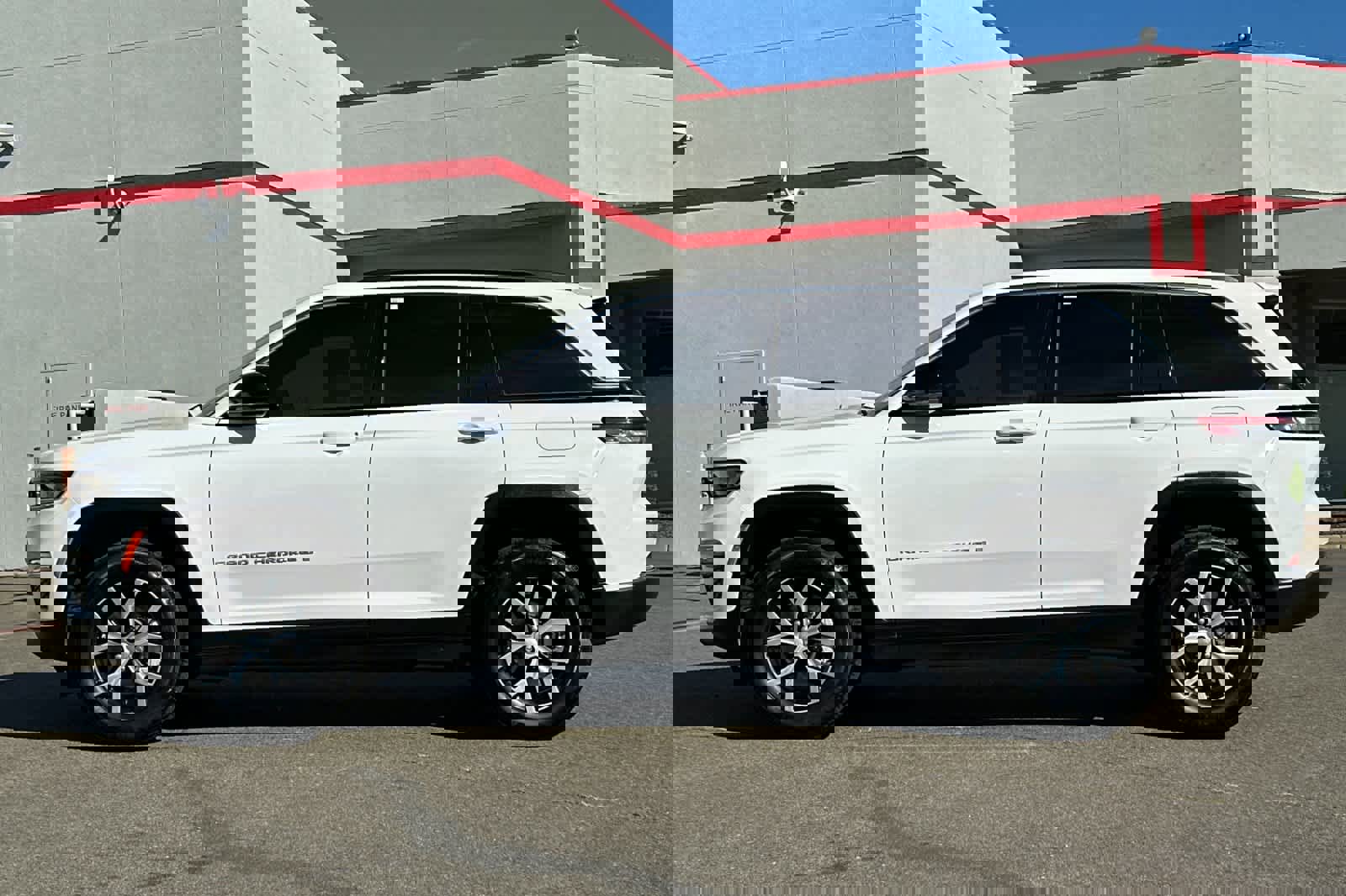 Used 2024 Jeep Grand Cherokee Limited w/ Trailer Tow Package image 9