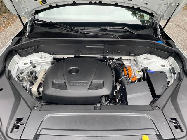 Certified 2025 Volvo XC90 T8 Plus w/ Protection Package Premier AWD/4WD image 28