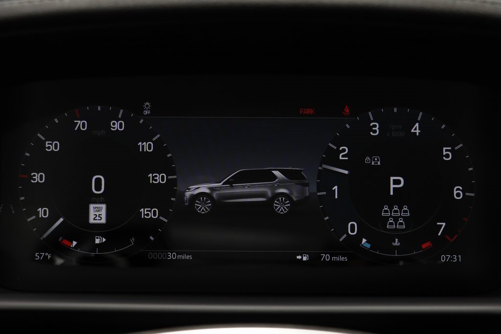 New 2025 Land Rover Discovery Dynamic SE image 9