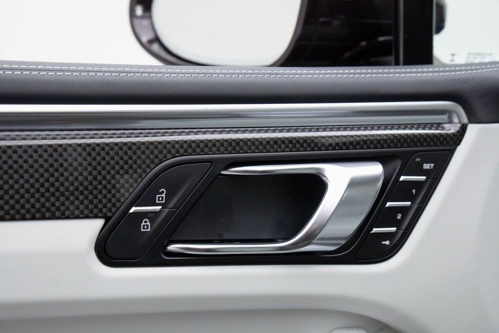 Certified 2023 Porsche Macan image 14