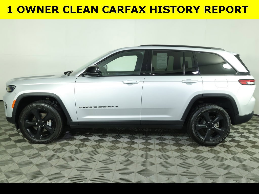 Used 2023 Jeep Grand Cherokee Altitude image 4