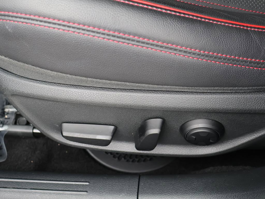 Used 2023 Genesis G70 2.0T w/ Sport Prestige Package RWD image 34