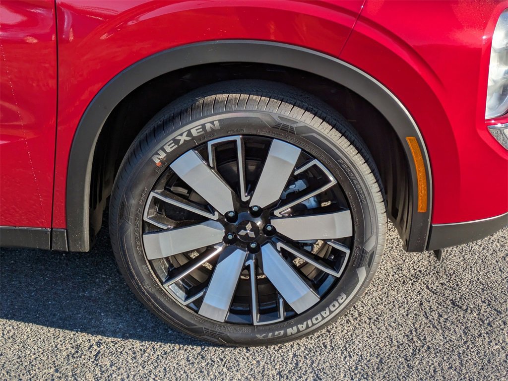 New 2025 Mitsubishi Outlander SE image 11