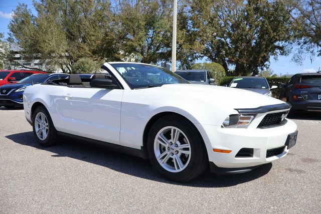 Used 2012 Ford Mustang Convertible image 3