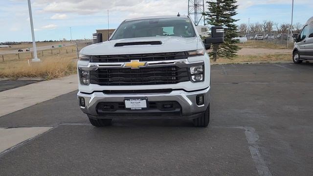 Used 2024 Chevrolet Silverado 2500 LT w/ Convenience Package image 4