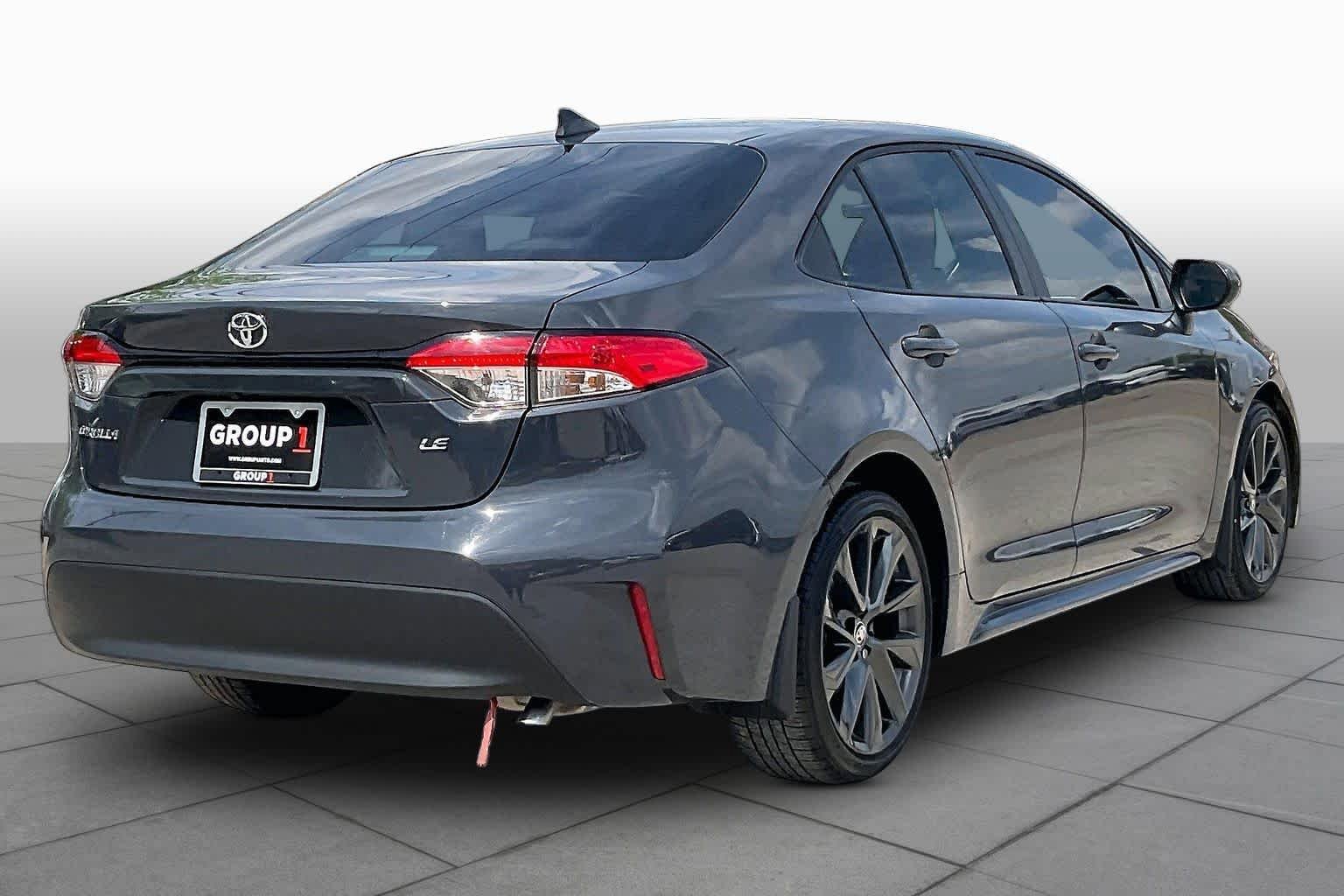 Used 2025 Toyota Corolla LE FWD image 13