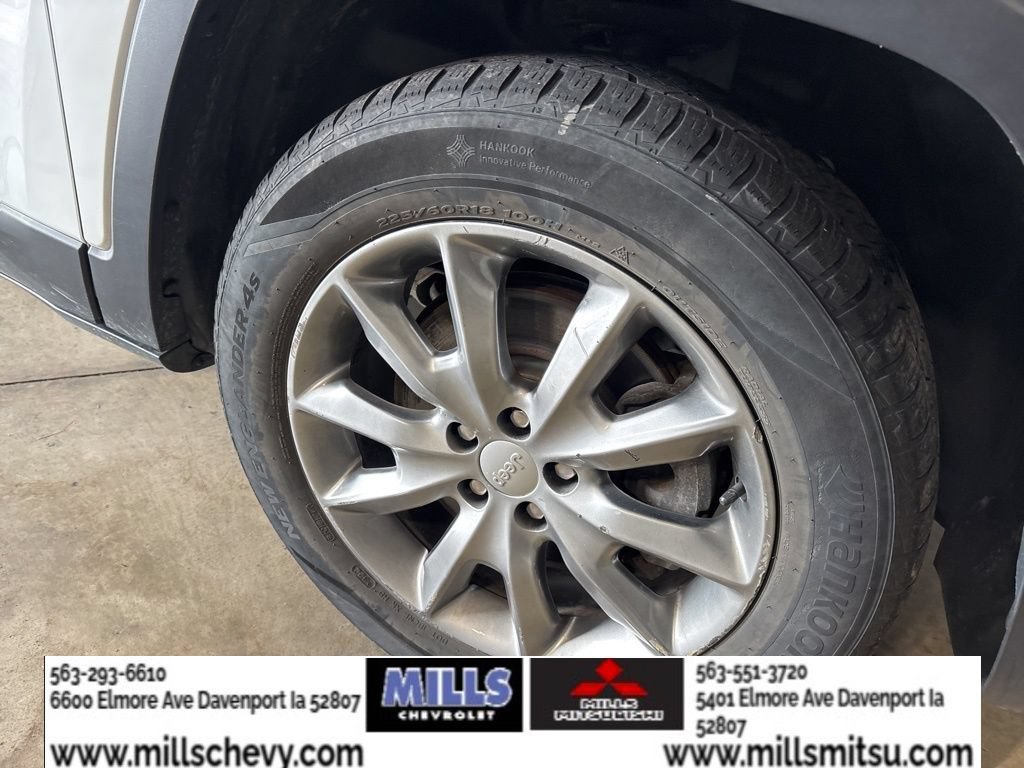Used 2018 Jeep Cherokee Limited AWD/4WD image 19