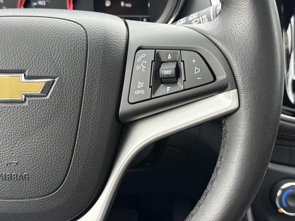 Used 2022 Chevrolet Trax LT w/ LT Convenience Package AWD/4WD image 9