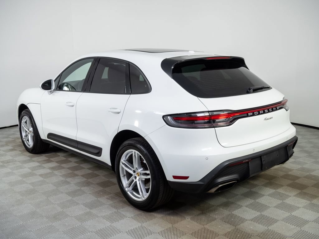 Certified 2023 Porsche Macan Turbo image 3