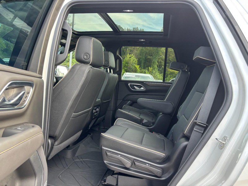 Used 2024 Chevrolet Tahoe Premier w/ Premium Package AWD/4WD image 12