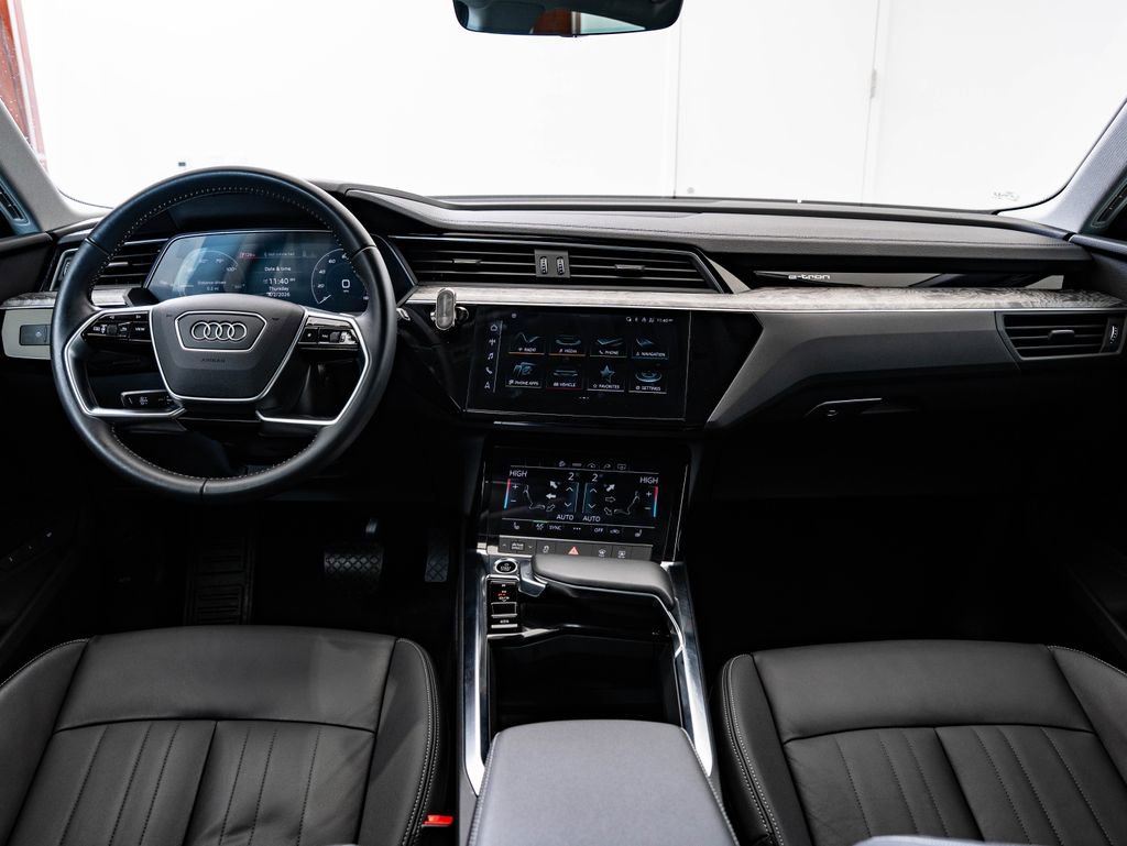 Used 2021 Audi e-tron Premium w/ Convenience Plus Package AWD/4WD image 33