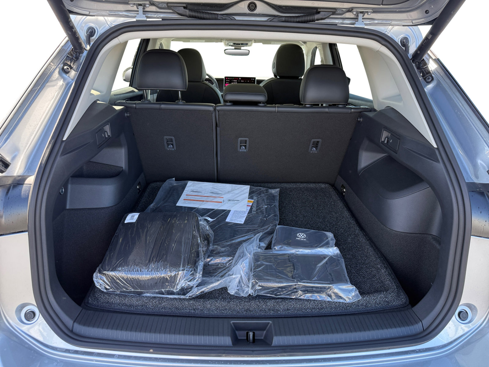 New 2026 Volkswagen Tiguan SE image 17