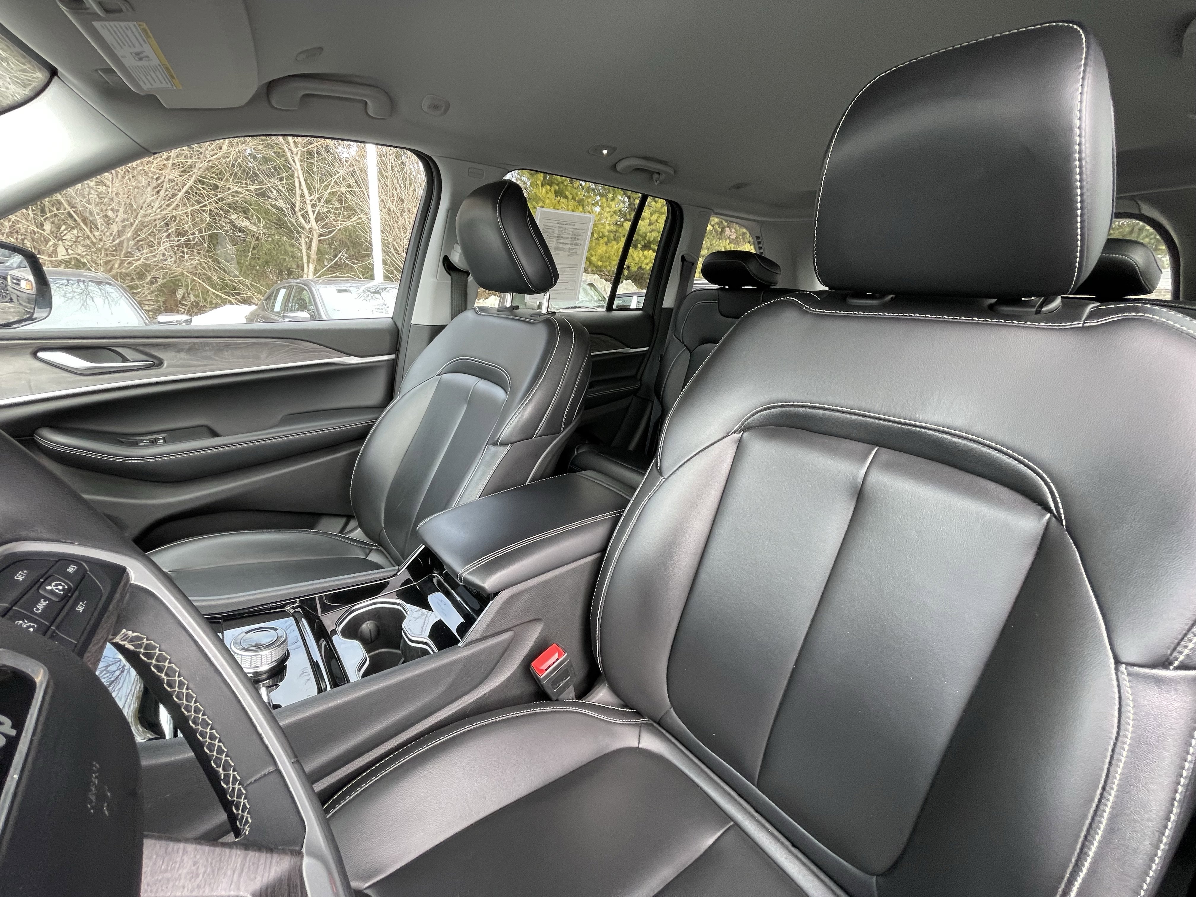 Used 2023 Jeep Grand Cherokee Limited image 9