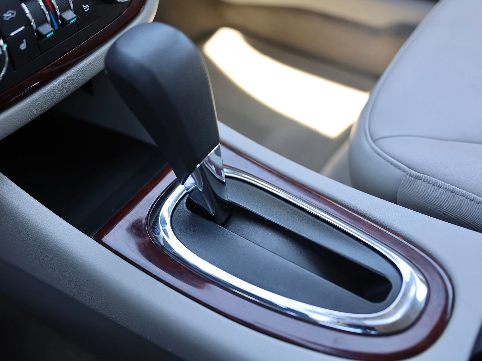 Used 2010 Chevrolet Impala LT w/ Luxury Edition Package FWD image 25