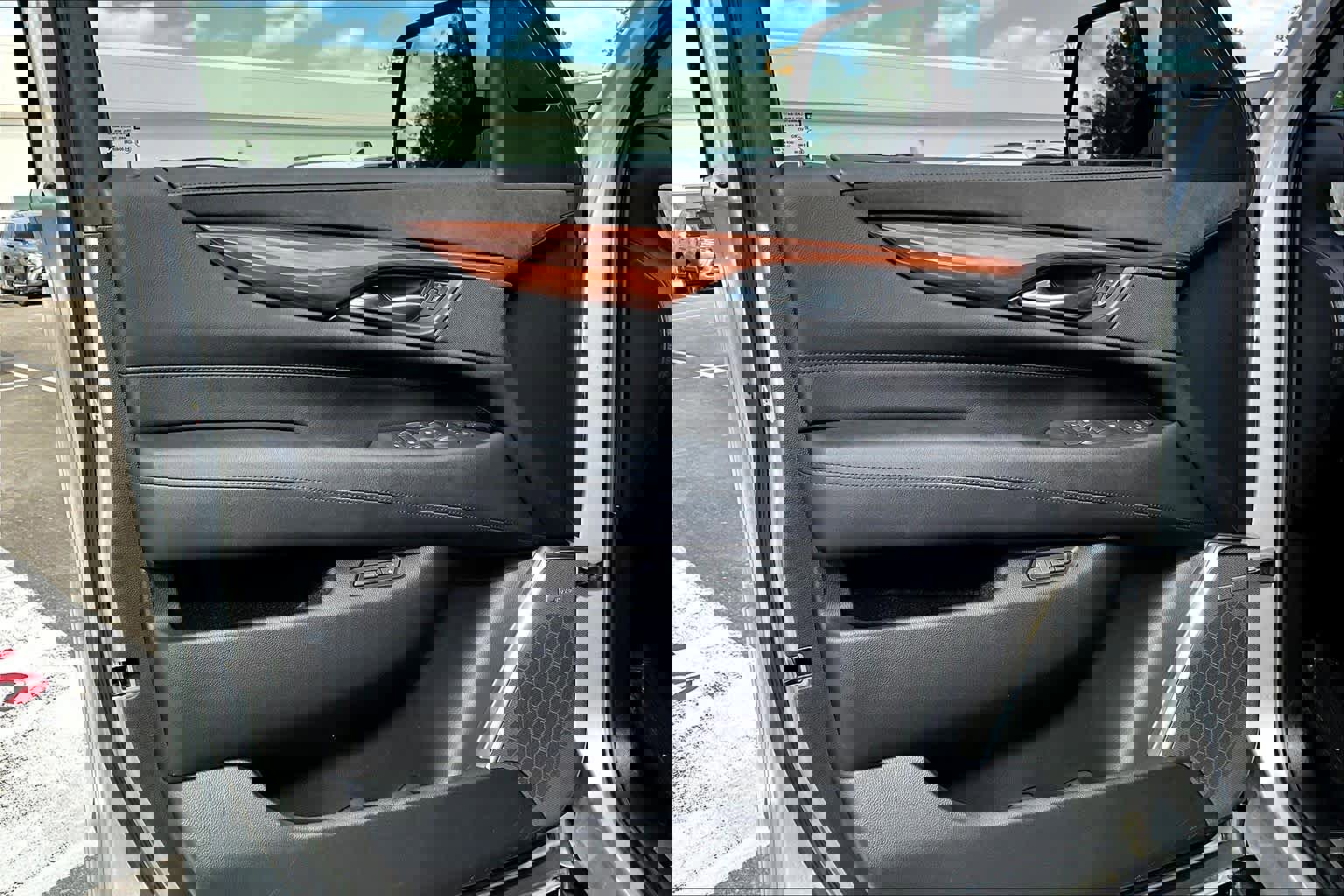 Used 2017 Cadillac Escalade Premium Luxury image 18