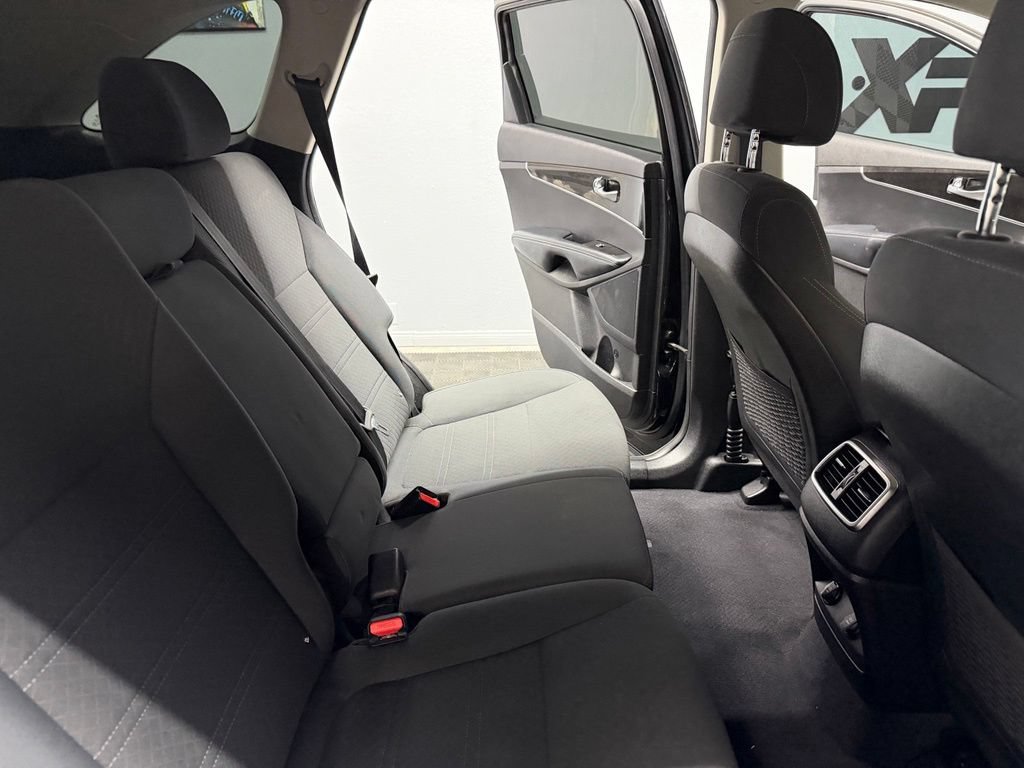 Used 2017 Kia Sorento AWD image 43