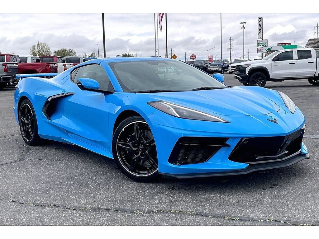Used 2025 Chevrolet Corvette Stingray Premium Cpe w/ Z51 Performance Package RWD video 2
