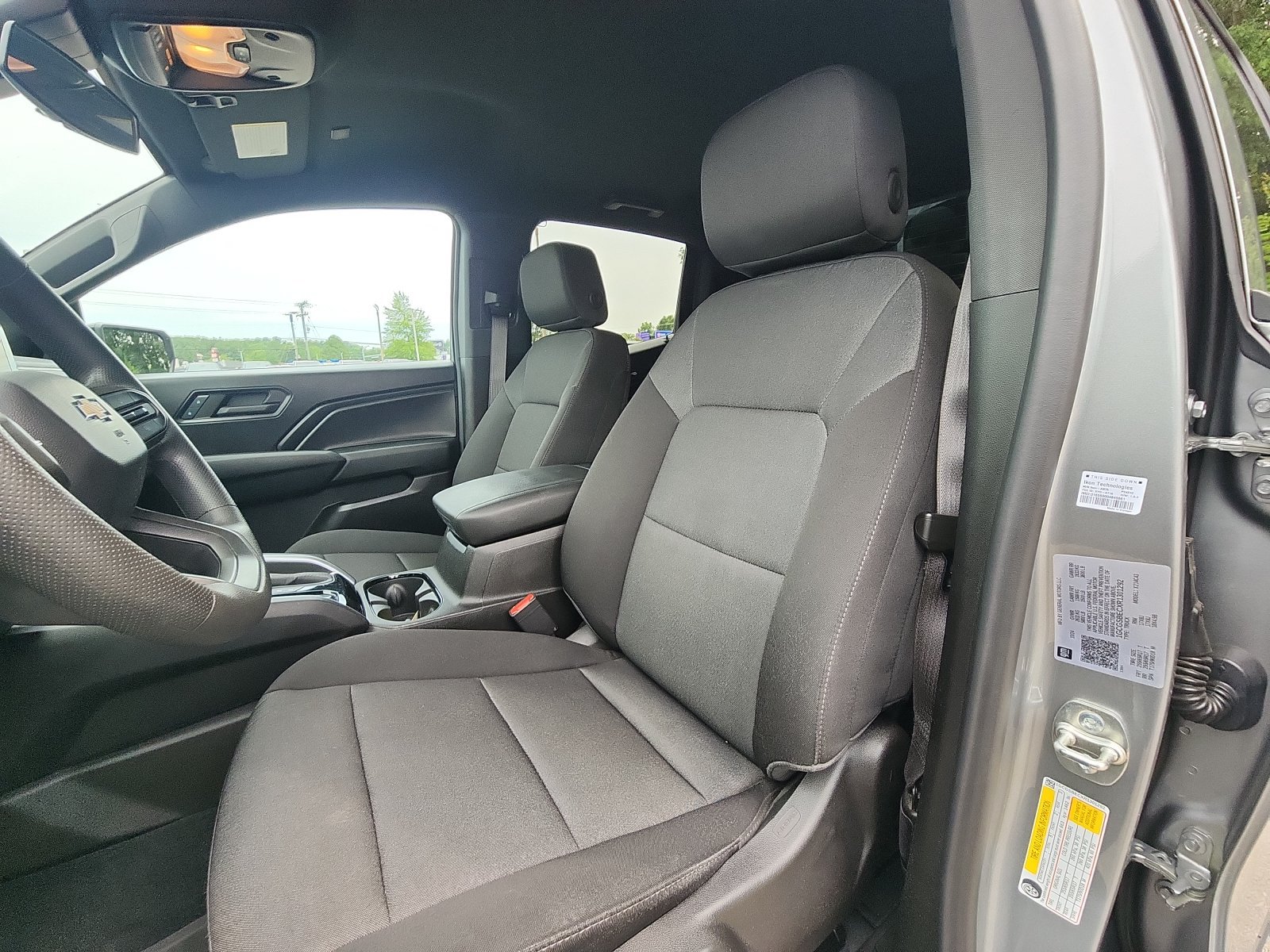 Used 2024 Chevrolet Colorado W/T w/ Technology Package RWD image 18