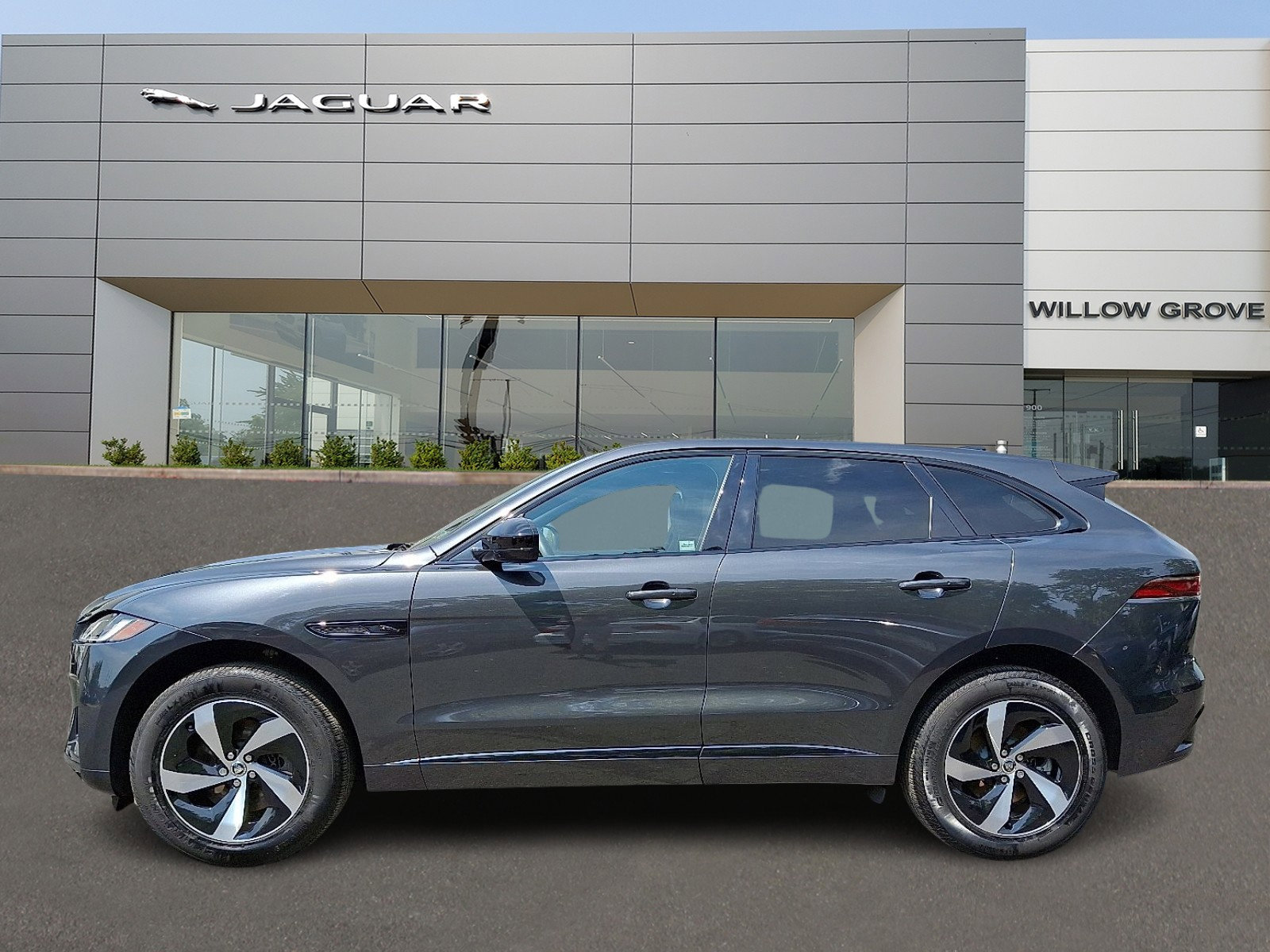Certified 2025 Jaguar F-PACE R-Dynamic S image 6