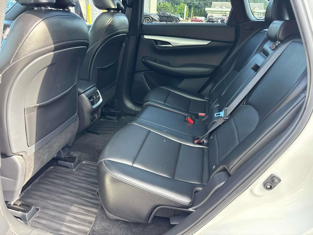 Used 2021 INFINITI QX50 Luxe w/ Appearance Package AWD/4WD image 11