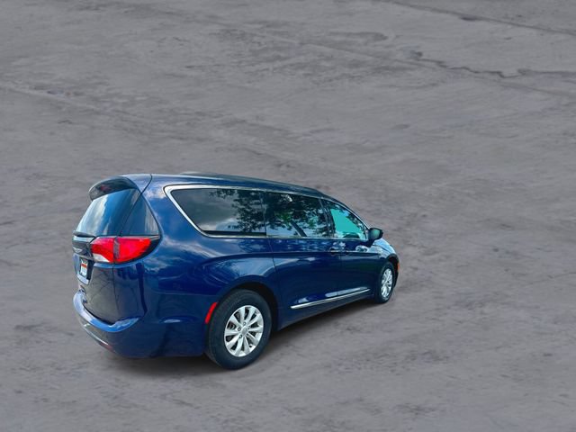 Used 2017 Chrysler Pacifica Touring-L FWD image 8