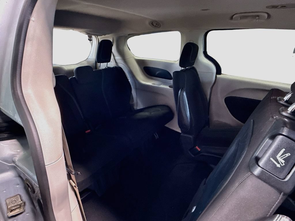 Used 2023 Chrysler Voyager LX FWD image 25