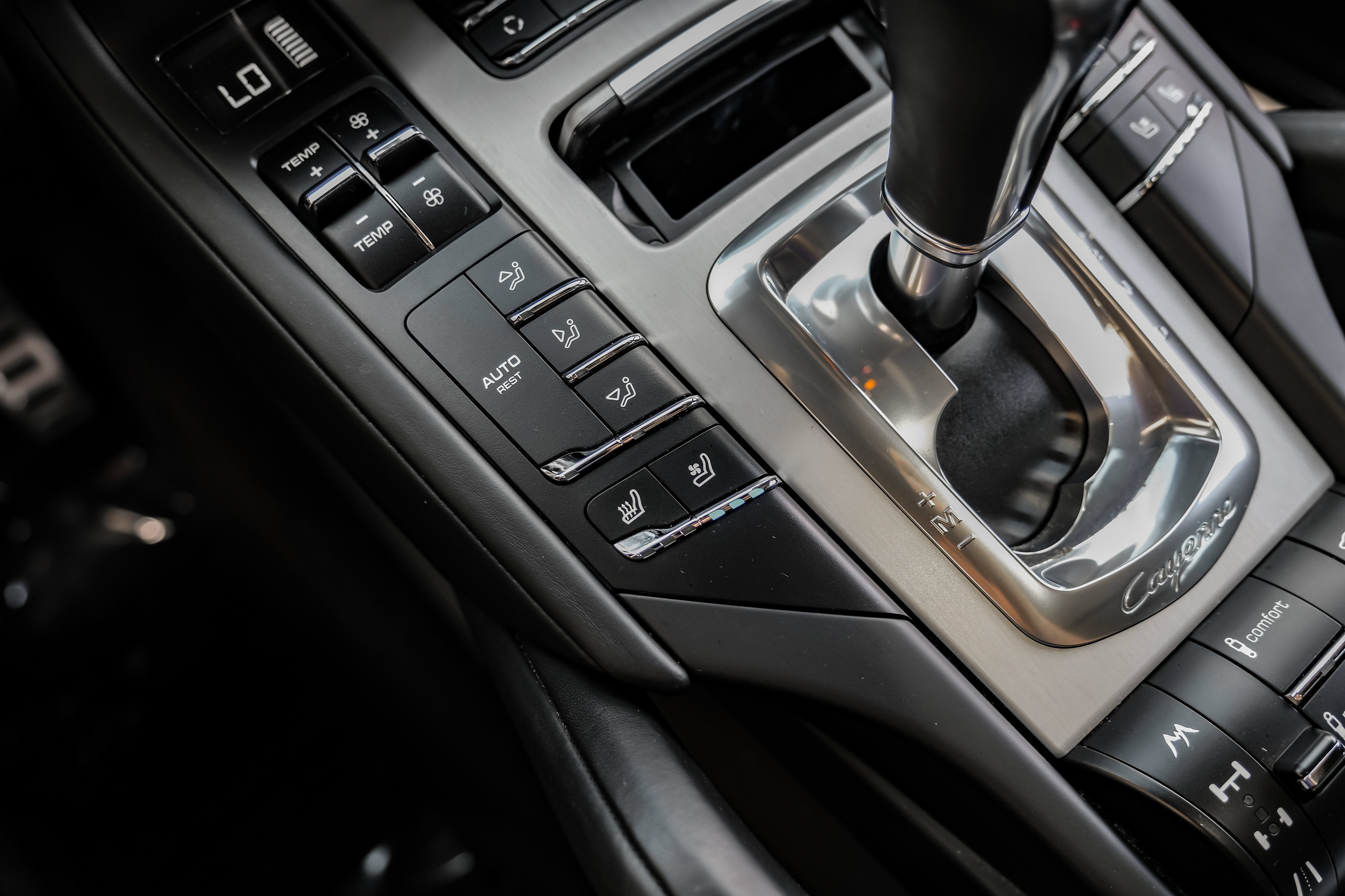 Used 2013 Porsche Cayenne Turbo AWD/4WD image 23