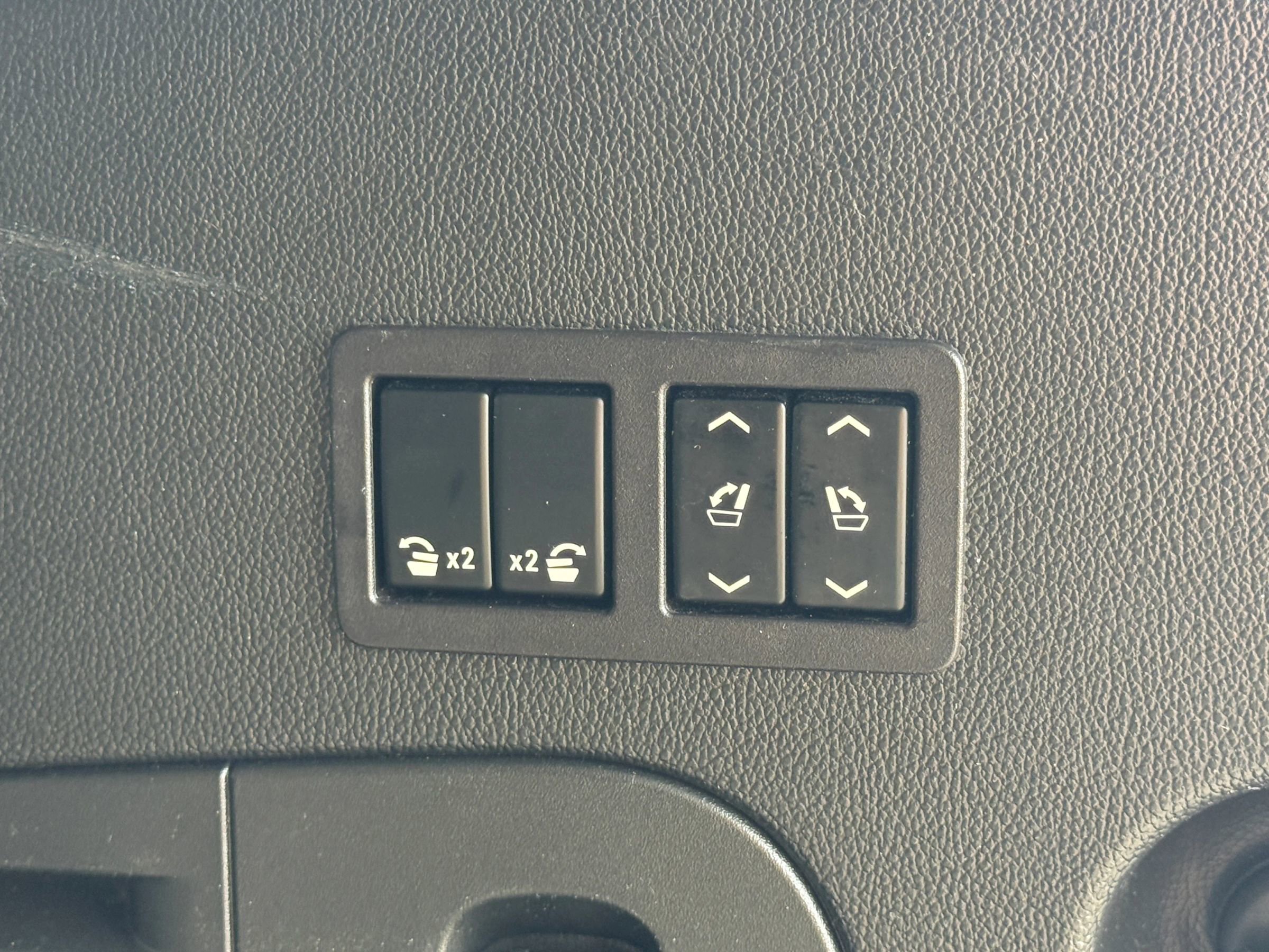 Used 2017 Cadillac Escalade Premium Luxury image 15