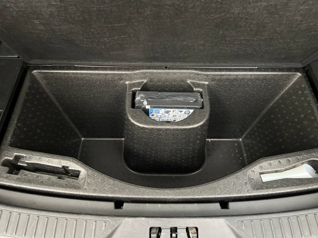 Used 2025 Ford Explorer Active RWD image 46