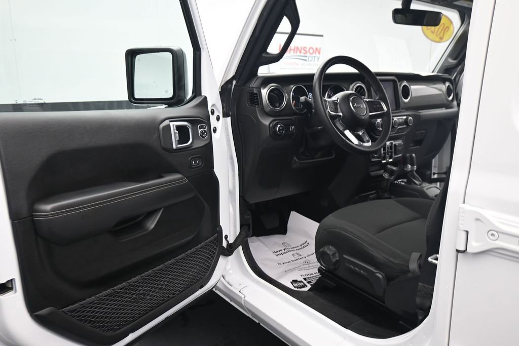 Used 2023 Jeep Gladiator Overland AWD/4WD image 15