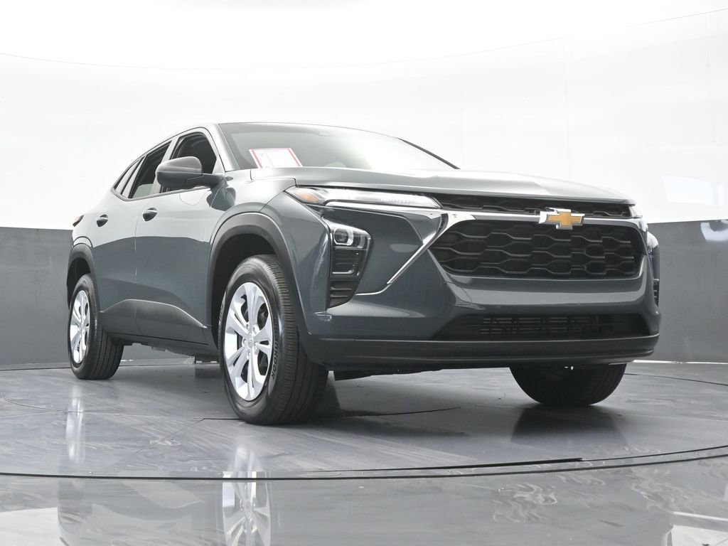 Used 2025 Chevrolet Trax LS FWD image 61