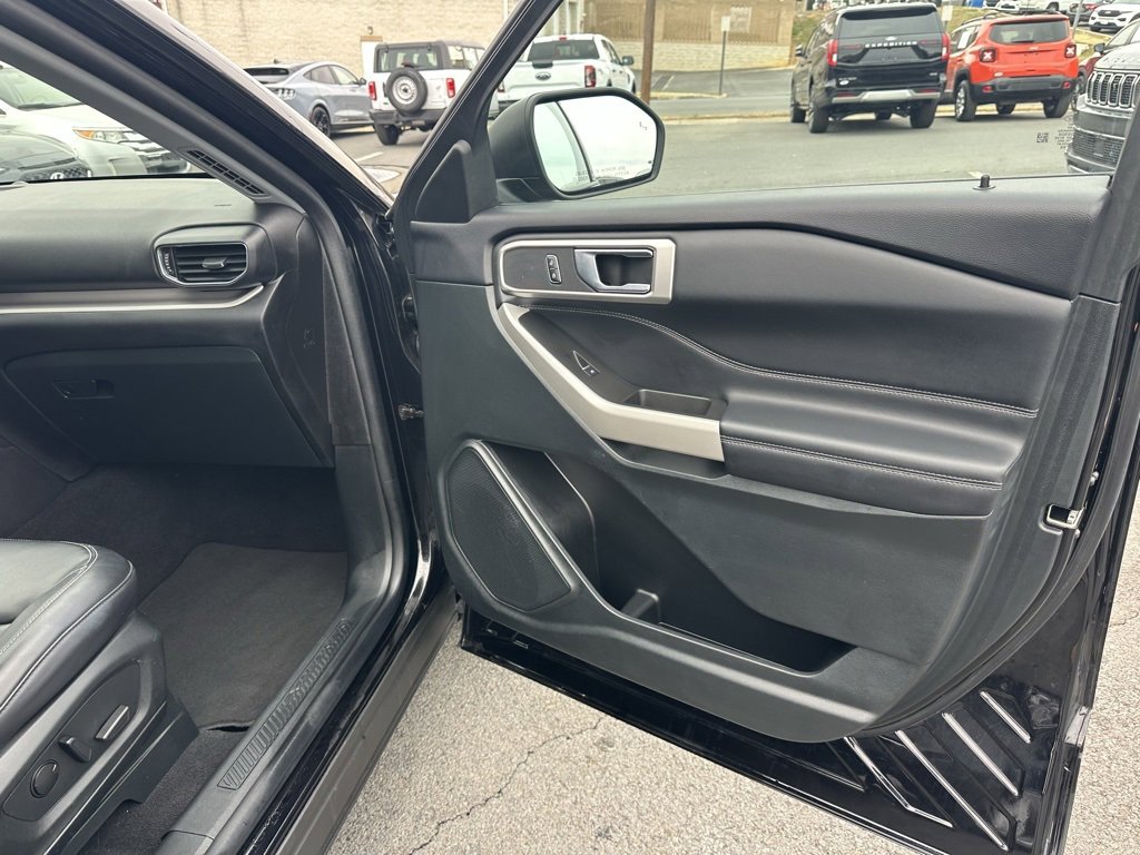 Used 2024 Ford Explorer XLT w/ Equipment Group 202A image 15