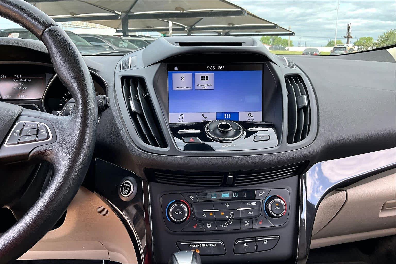 Used 2017 Ford Escape Titanium FWD image 31