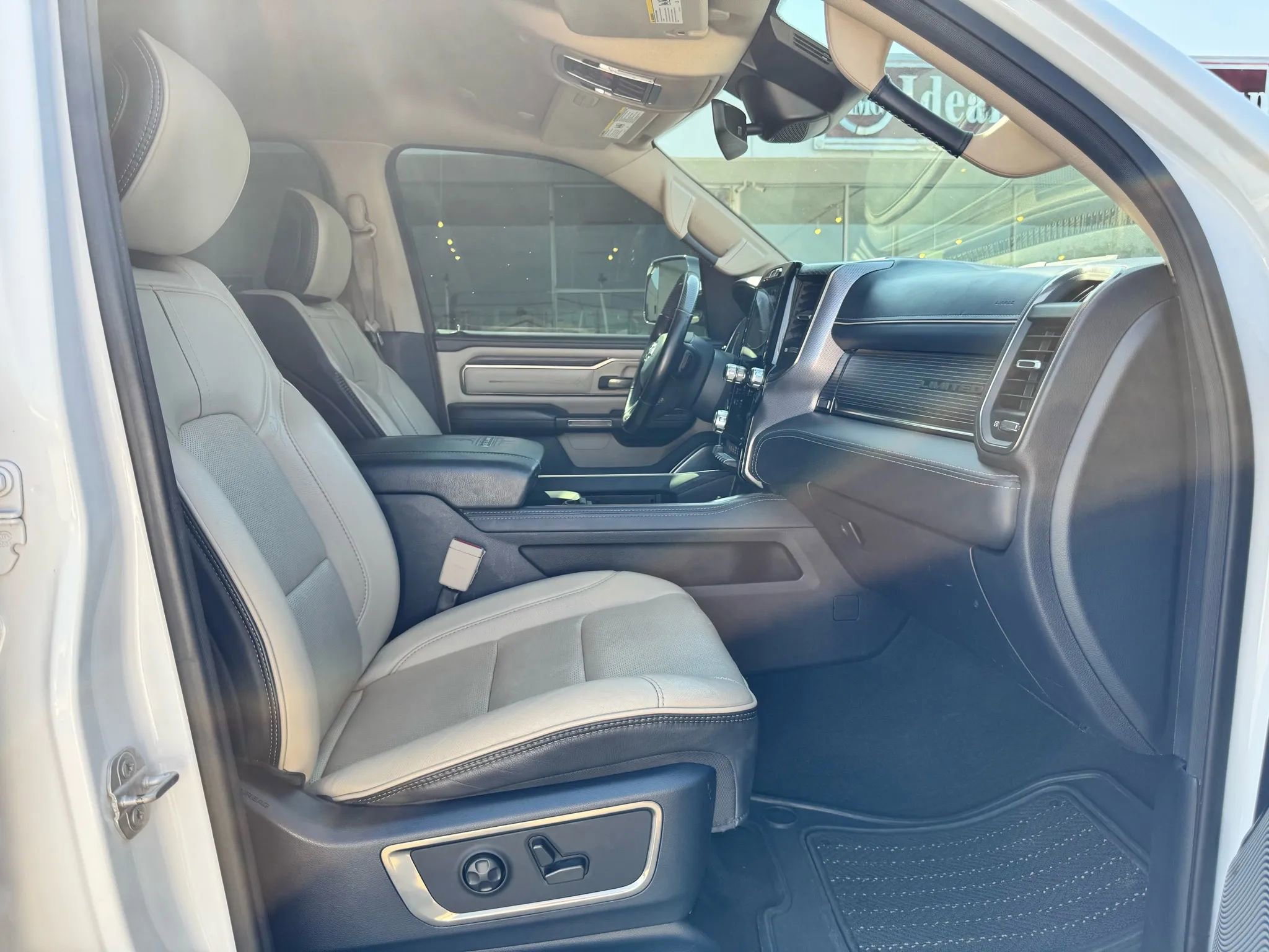 Used 2020 RAM 1500 Limited image 28