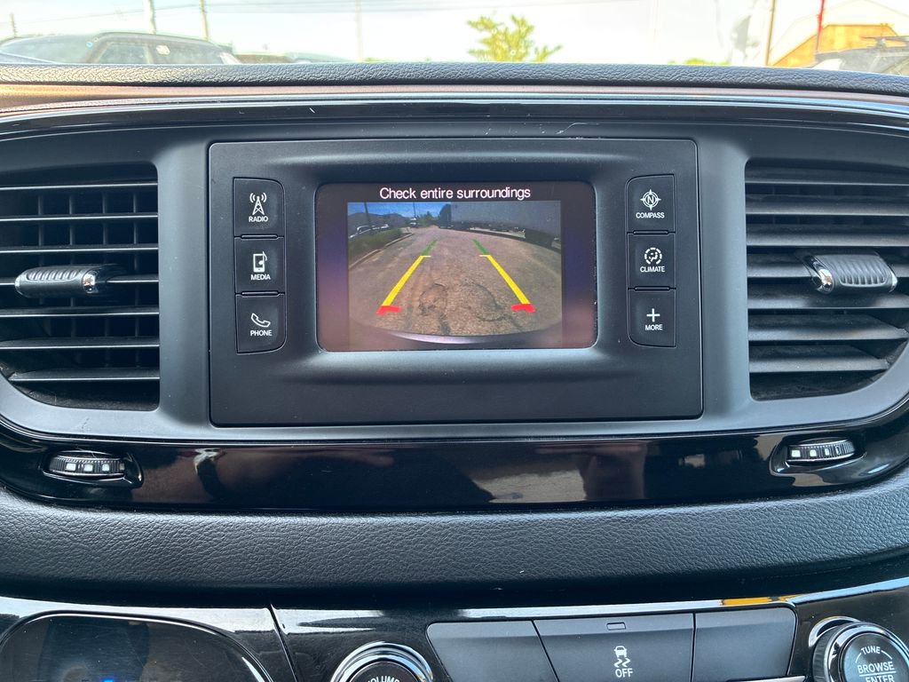 Used 2017 Chrysler Pacifica Touring FWD image 28