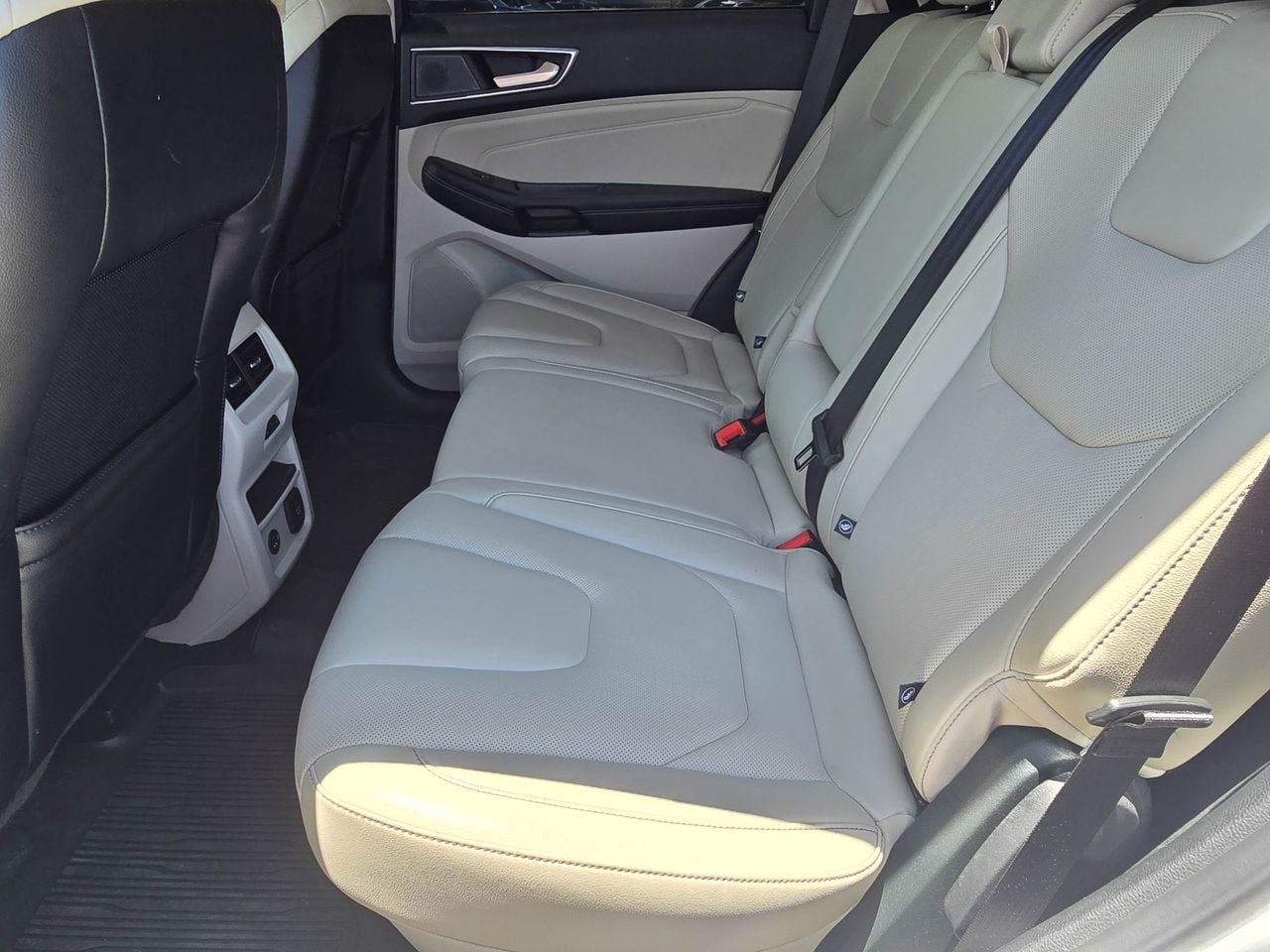 Used 2022 Ford Edge Titanium w/ Equipment Group 301A AWD/4WD image 11